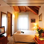 Hotel Corte Regina 3*